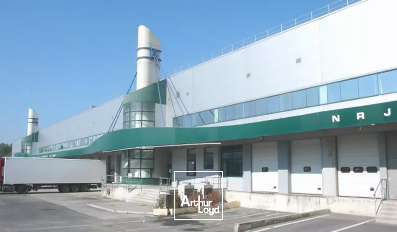 Entrepôt de type messagerie, à louer au Nord de Paris