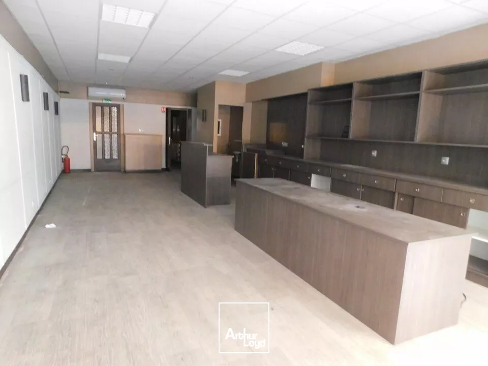 LOCAL COMMERCIAL à LOUER de 100 m²