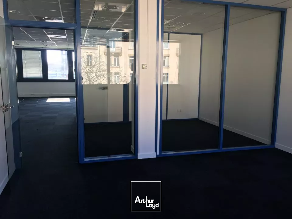 BUREAUX à LOUER de 1417.42 m²