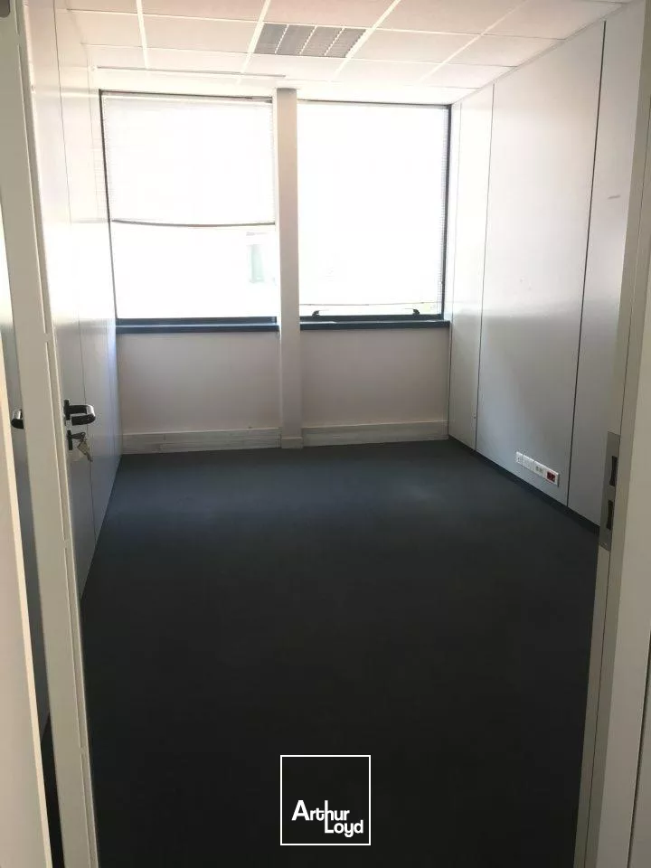 BUREAUX à LOUER de 1417.42 m²