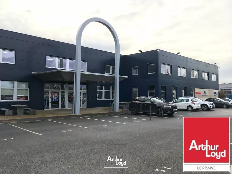 BUREAUX à LOUER de 660.89 m²