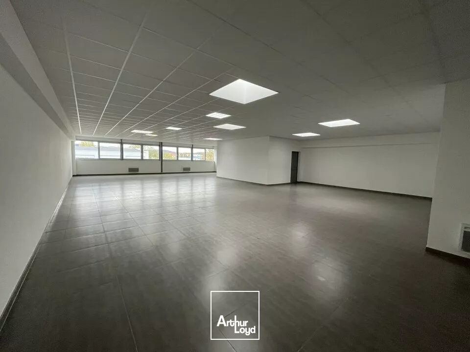 BUREAUX à LOUER de 660.89 m²