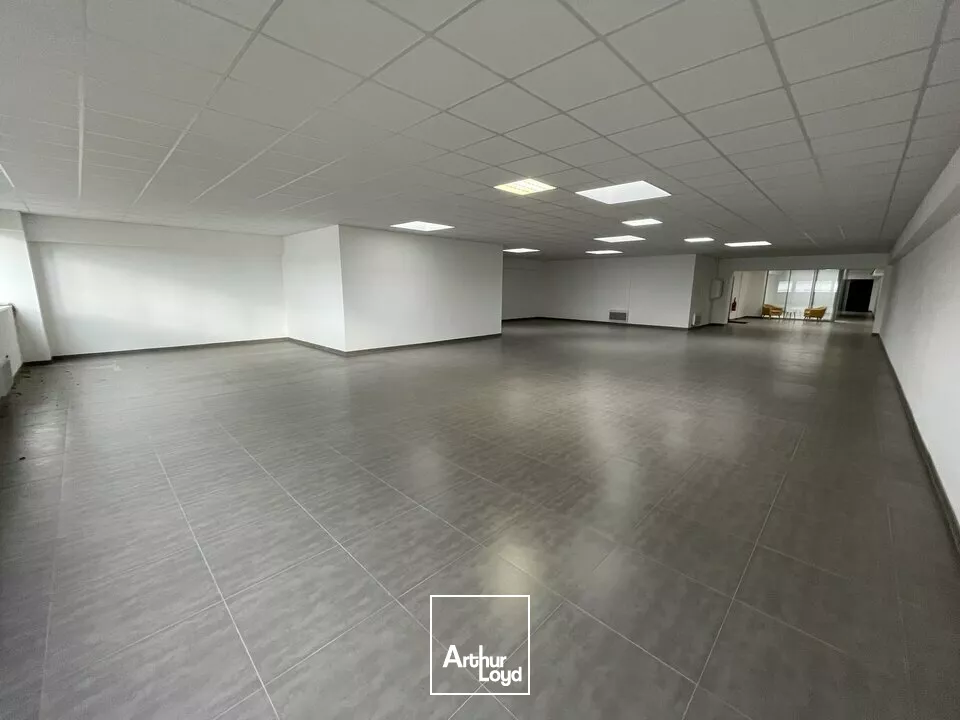 BUREAUX à LOUER de 660.89 m²