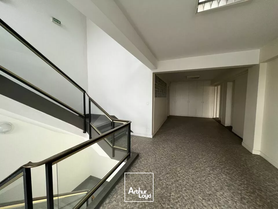 BUREAUX à LOUER de 778 m²