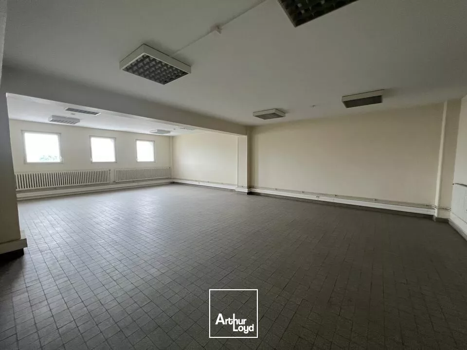 BUREAUX à LOUER de 778 m²