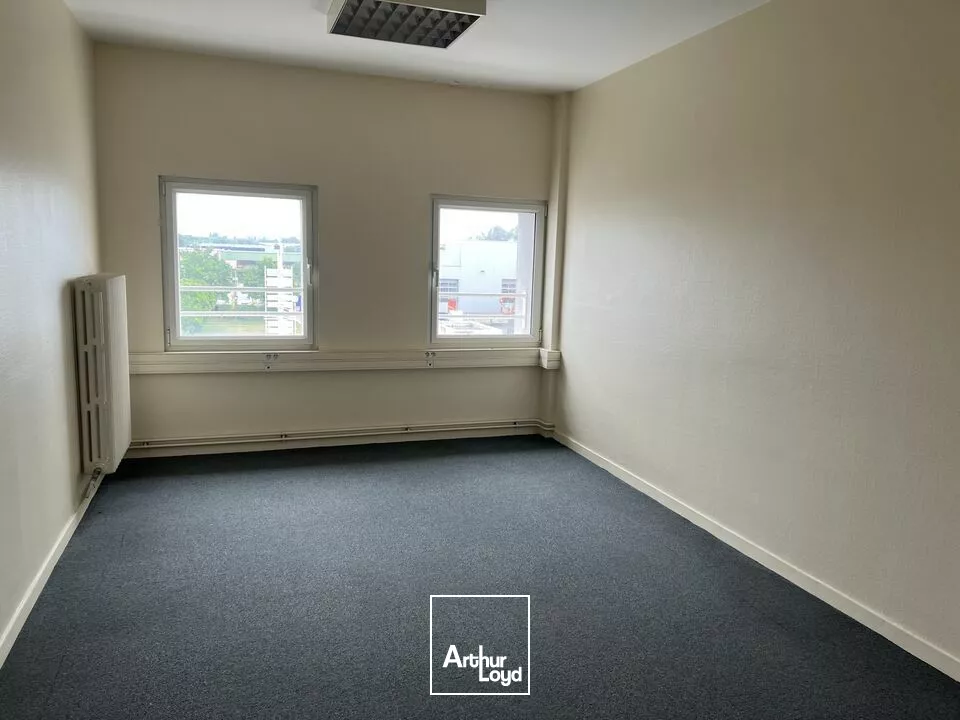 BUREAUX à LOUER de 778 m²