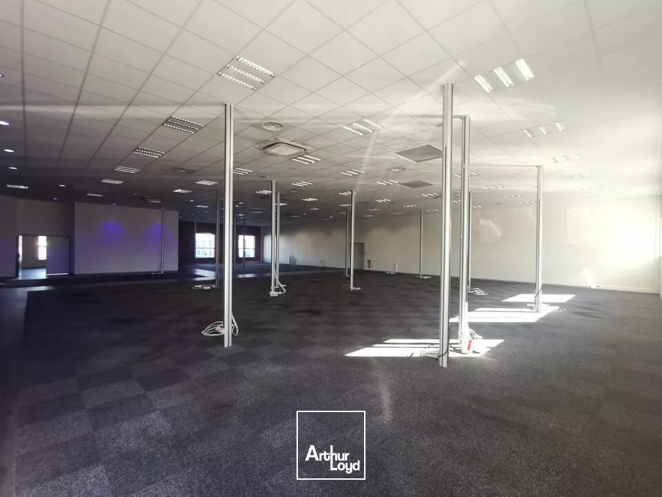 BUREAUX à LOUER de 1050 m²