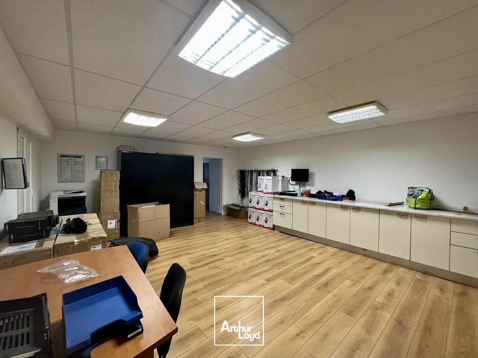 BUREAUX à LOUER de 617 m²