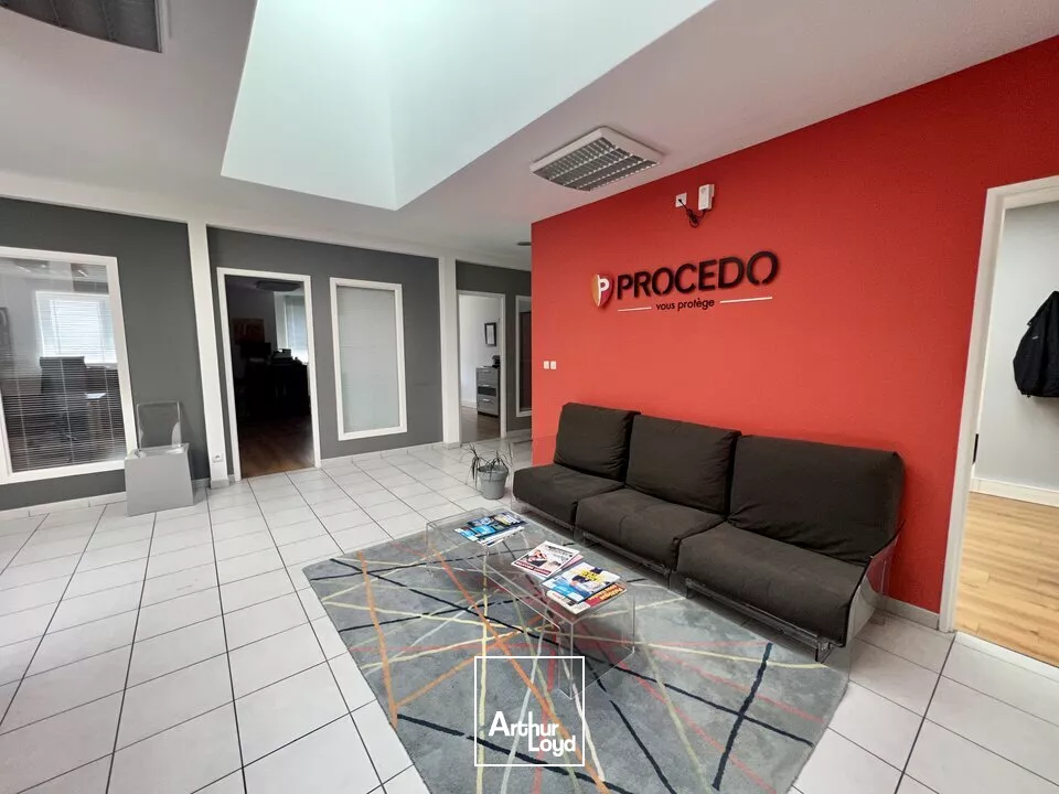 BUREAUX à LOUER de 617 m²