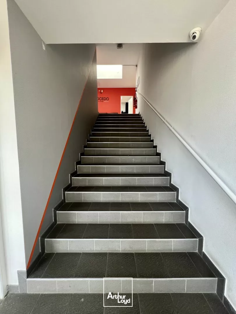 BUREAUX à LOUER de 617 m²