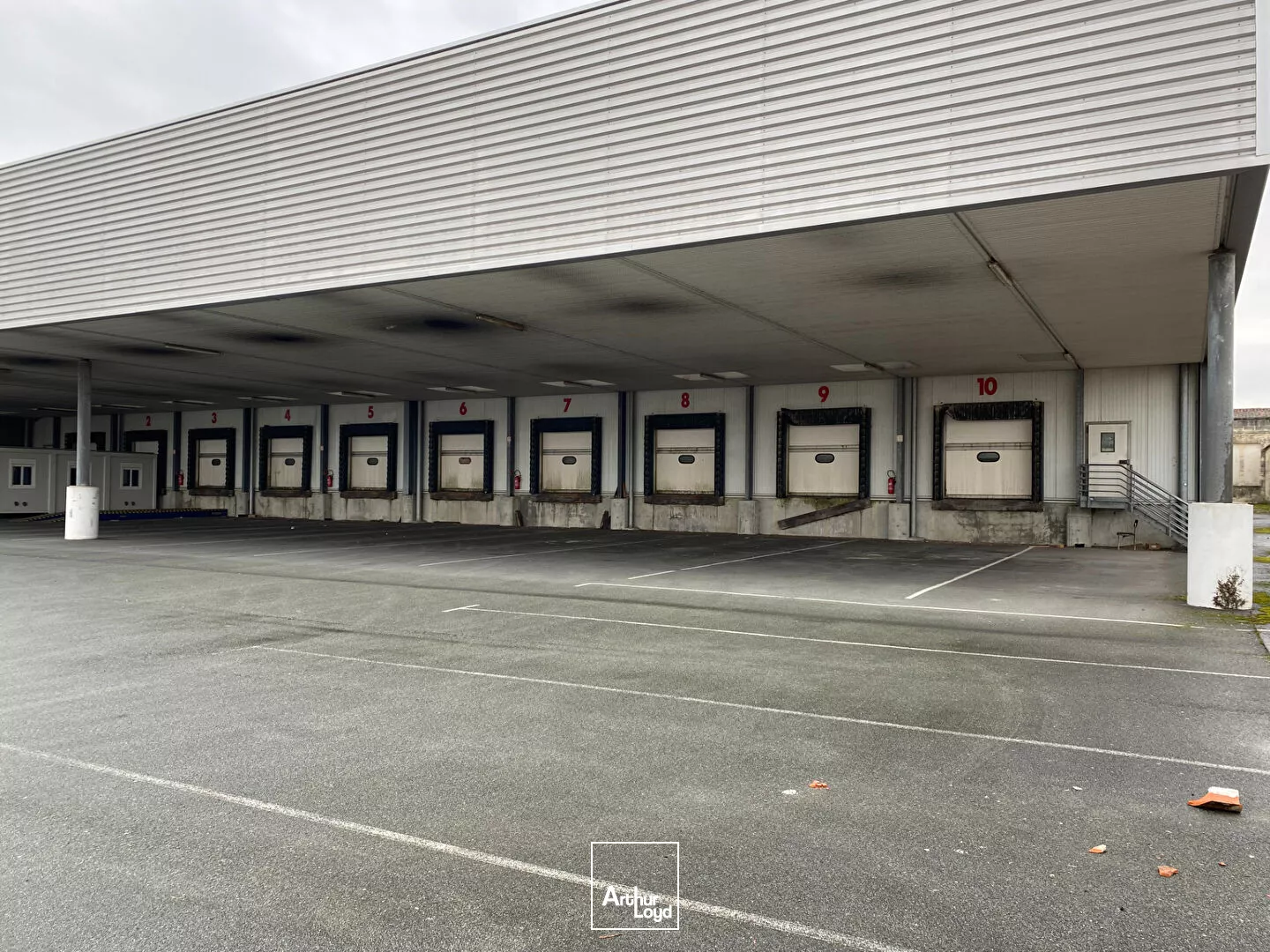 A vendre Locaux d'activités et bureaux de 6 645m² sur un terrain de de 16 953 m².