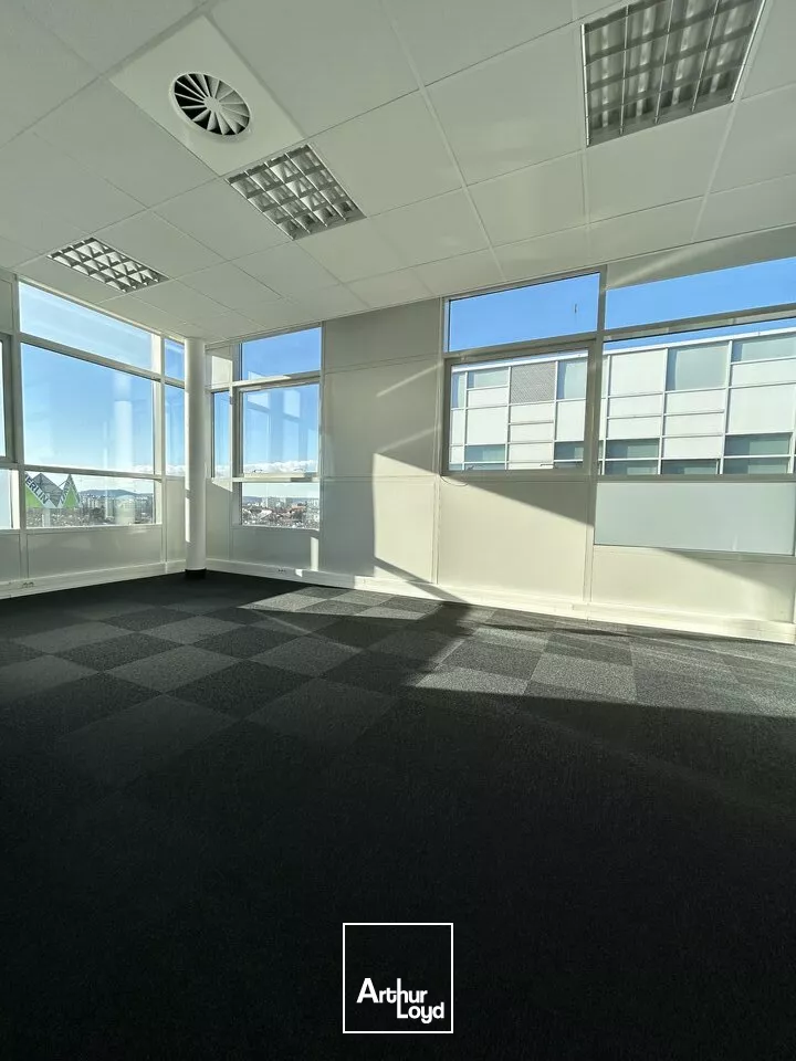 BUREAUX à LOUER de 571 m²