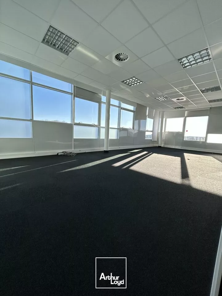 BUREAUX à LOUER de 571 m²