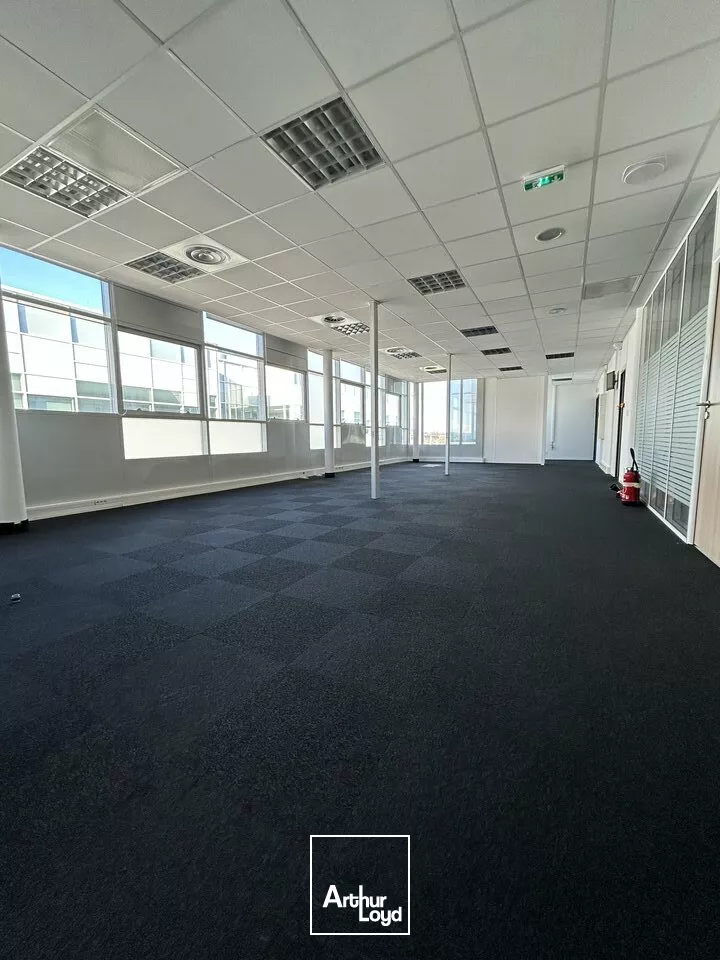 BUREAUX à LOUER de 571 m²