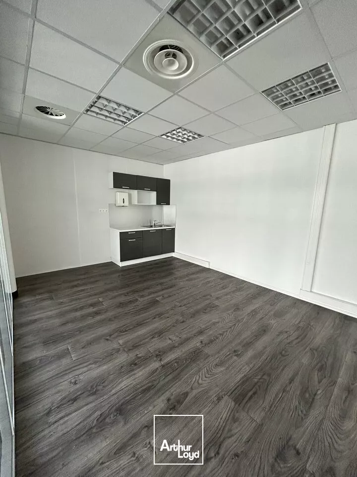 BUREAUX à LOUER de 571 m²