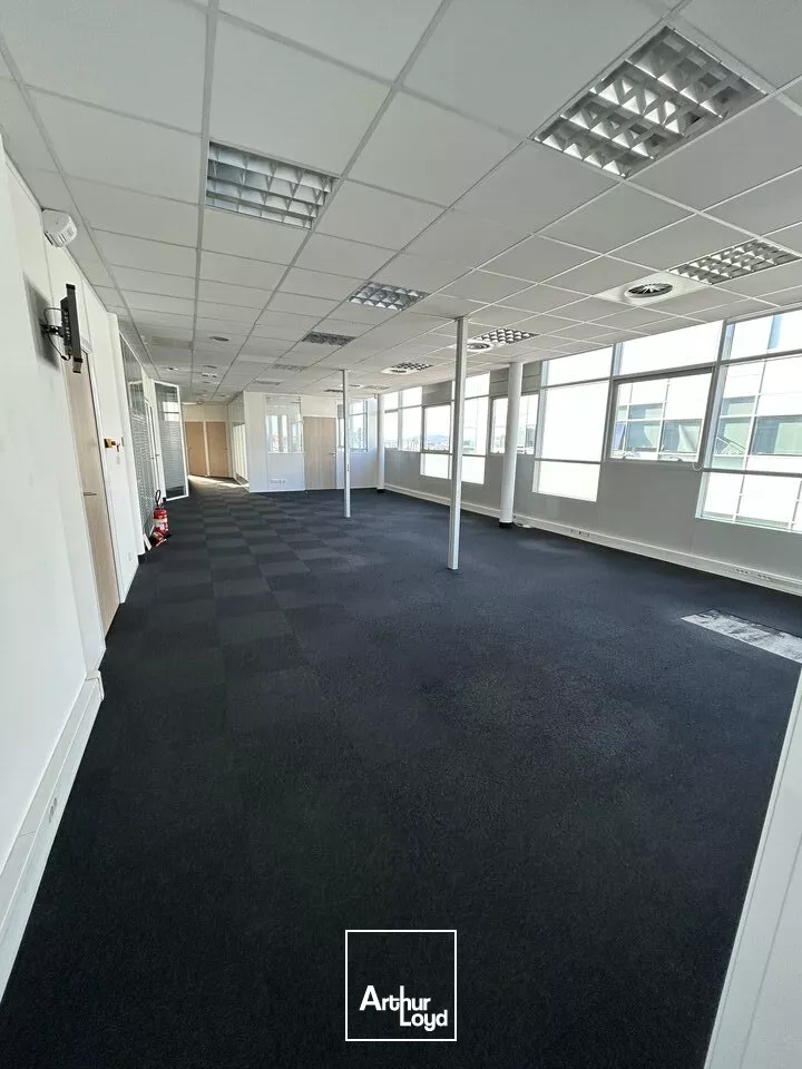 BUREAUX à LOUER de 571 m²