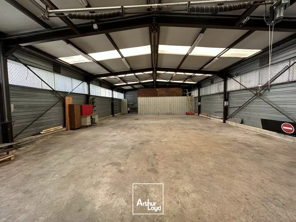 LOCAL D'ACTIVITE - ENTREPOT à LOUER de 440 m²