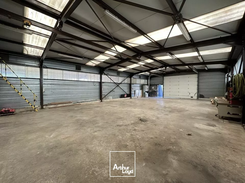 LOCAL D'ACTIVITE - ENTREPOT à LOUER de 440 m²