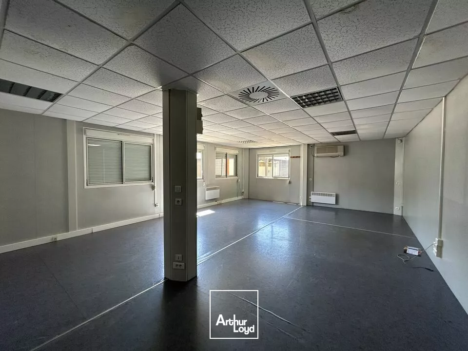 LOCAL D'ACTIVITE - ENTREPOT à LOUER de 440 m²