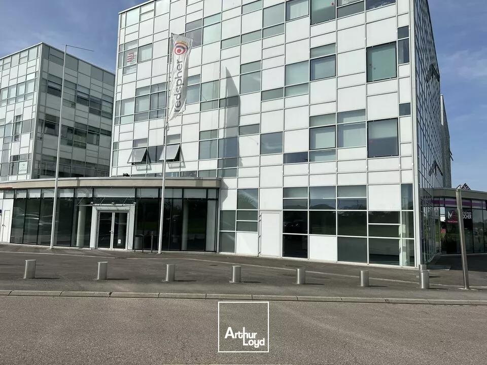 BUREAUX à LOUER de 571 m²