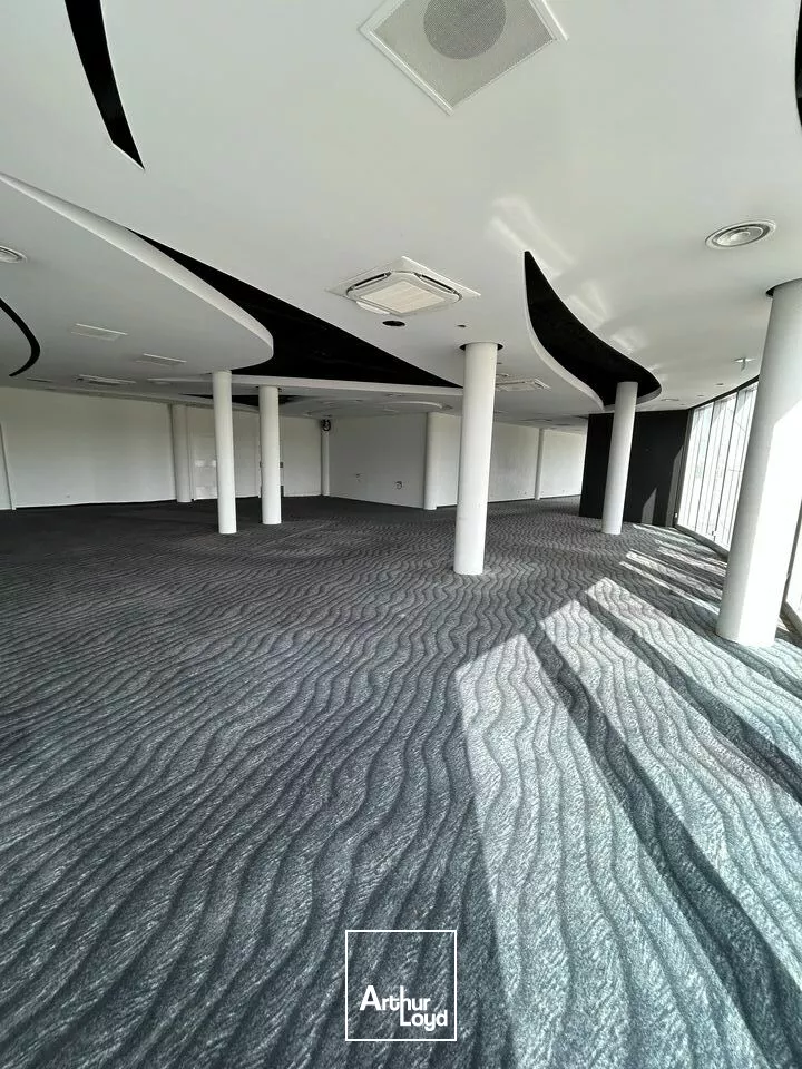 BUREAUX à LOUER de 571 m²