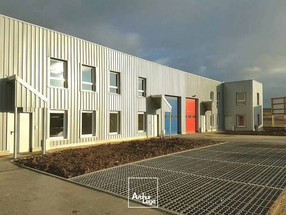 LOCAL D'ACTIVITE - ENTREPOT à LOUER de 267 m²