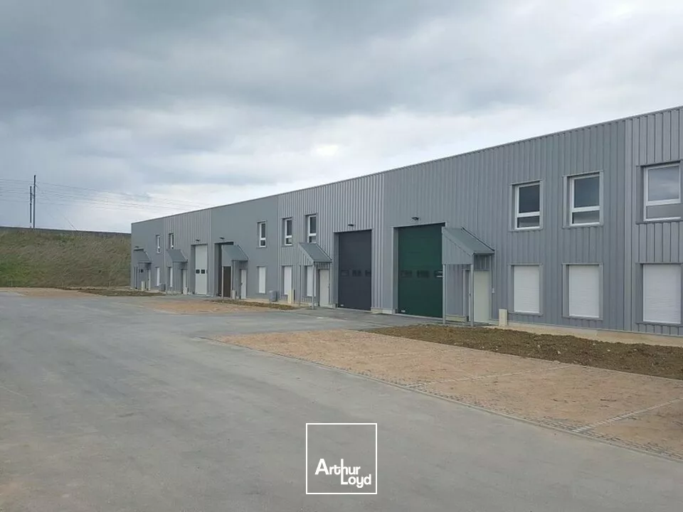 LOCAL D'ACTIVITE - ENTREPOT à LOUER de 267 m²