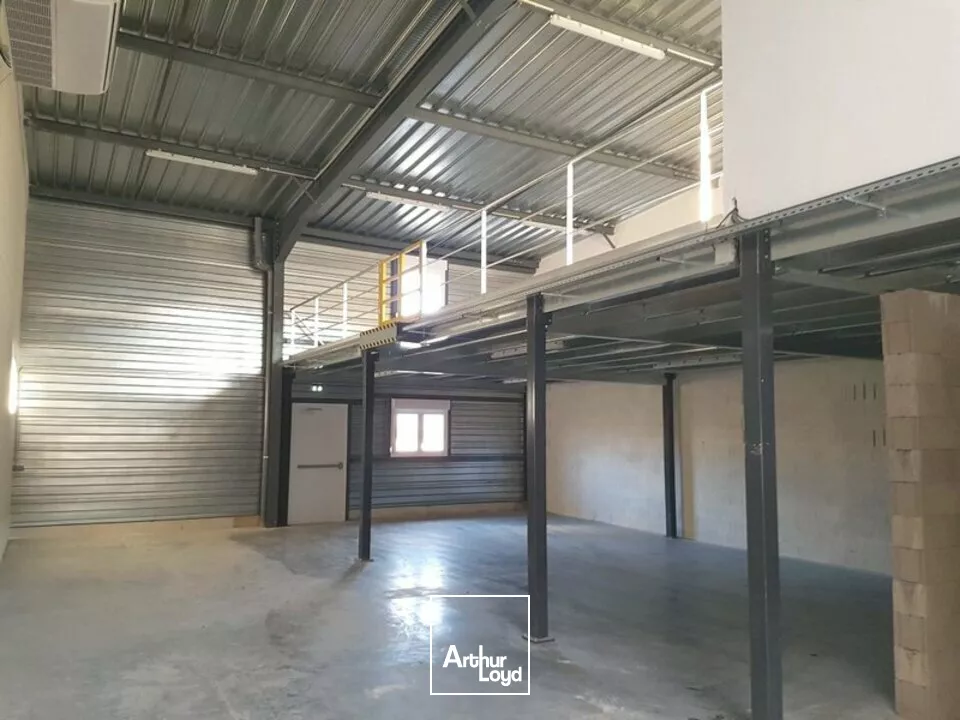 LOCAL D'ACTIVITE - ENTREPOT à LOUER de 267 m²