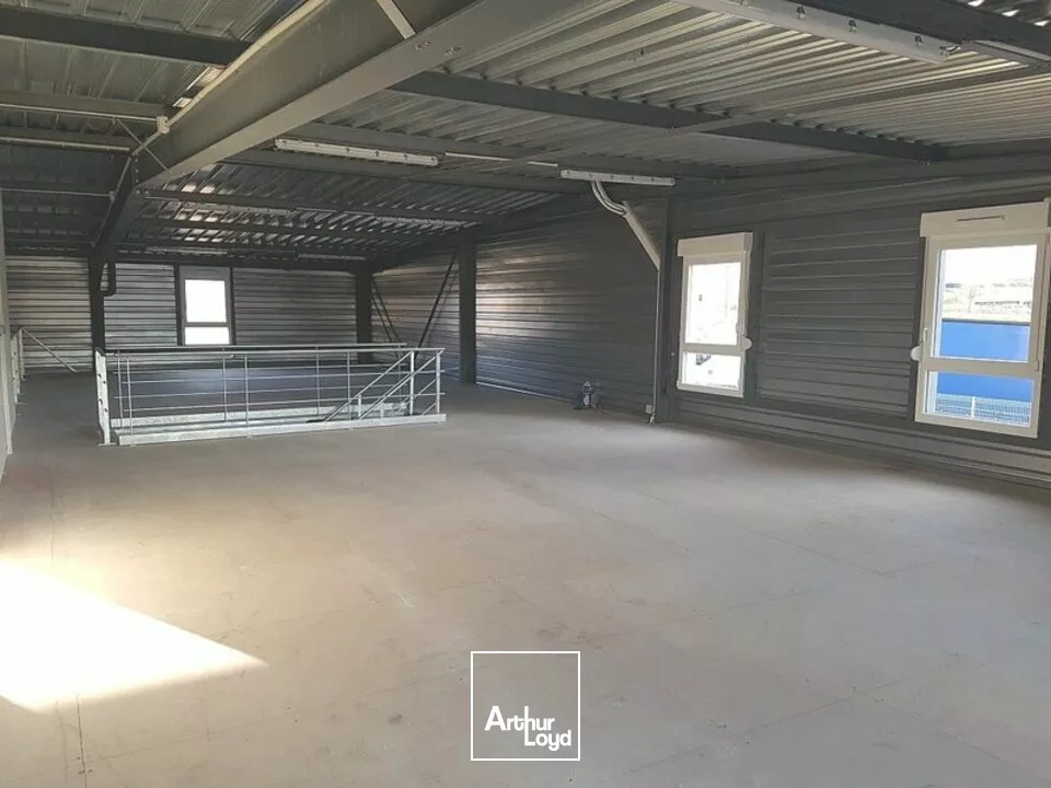 LOCAL D'ACTIVITE - ENTREPOT à LOUER de 267 m²