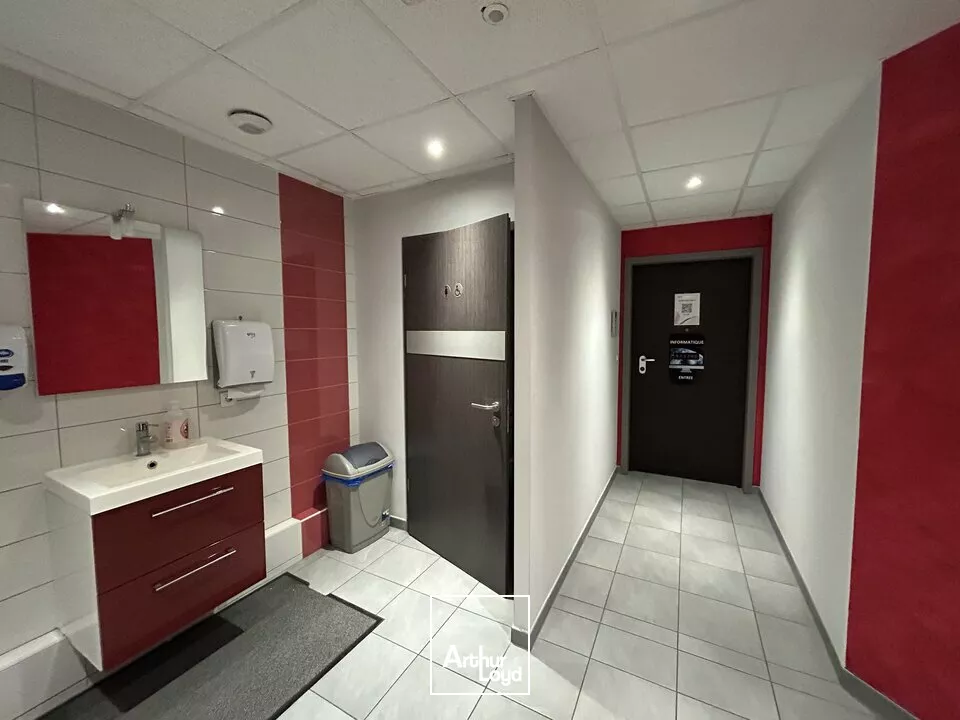 LOCAL COMMERCIAL à LOUER de 158 m²