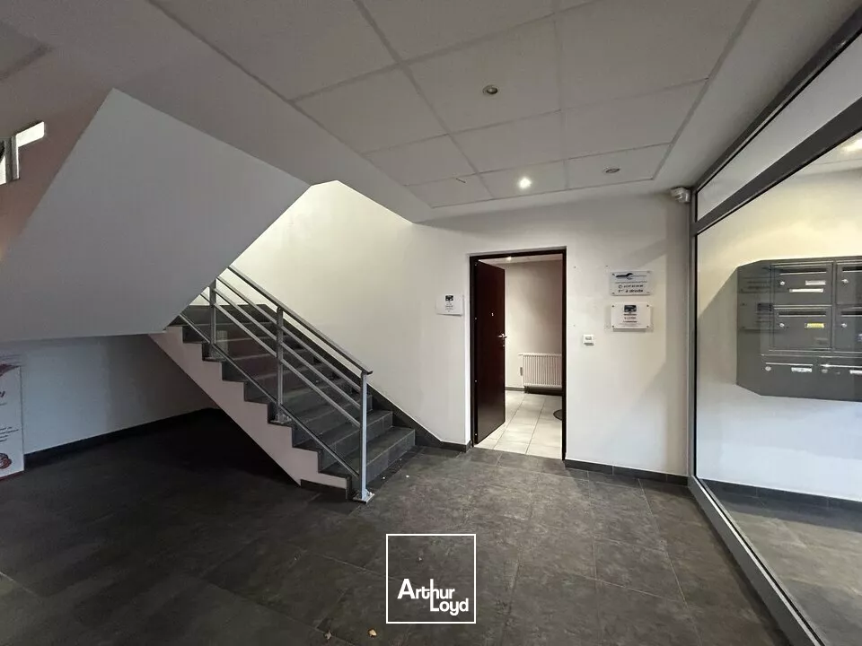 LOCAL COMMERCIAL à LOUER de 158 m²