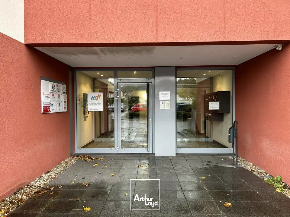 LOCAL COMMERCIAL à LOUER de 158 m²