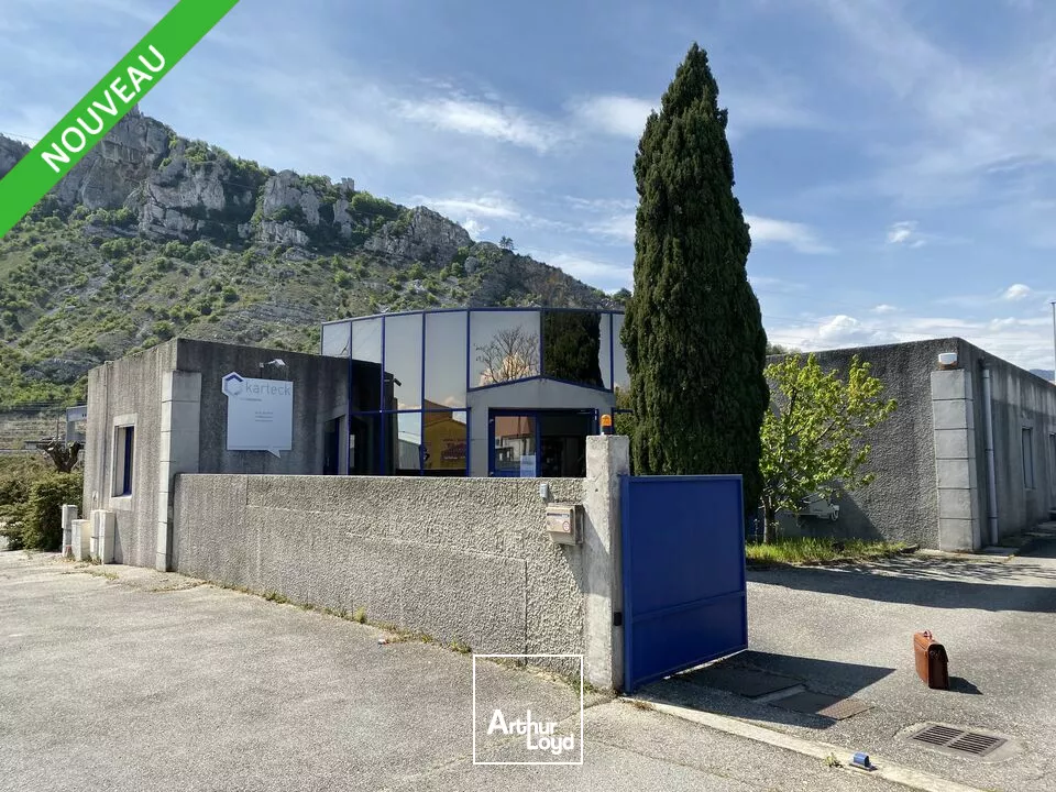 SAINT-PERAY, à louer bâtiment de bureaux - Stockage - Calme - Prestations - Terrain - Parking privatif