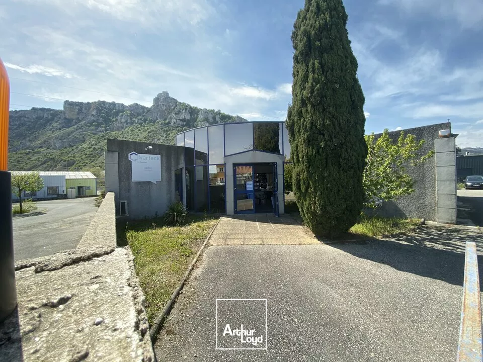 SAINT-PERAY, à louer bâtiment de bureaux - Stockage - Calme - Prestations - Terrain - Parking privatif
