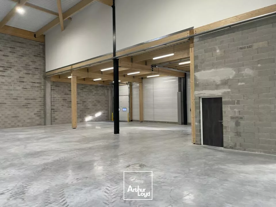 À louer - Surfaces d'activité à partir de 809 m² dans un parc neuf à Graveson - Emplacement stratégique entre Vaucluse et Bouches-du-Rhône