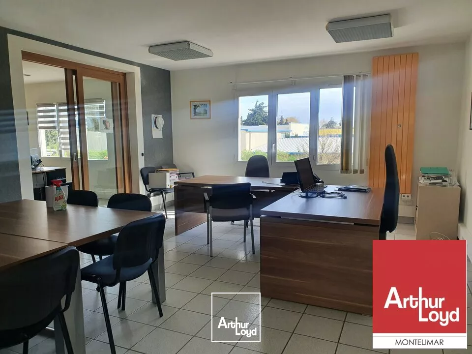 PIERRELATTE - A LOUER - PLATEAUX DE BUREAUX EN ETAGE AVEC PARKING