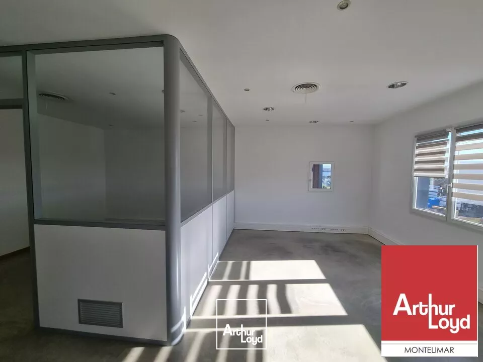 PIERRELATTE - A LOUER - PLATEAUX DE BUREAUX EN ETAGE AVEC PARKING