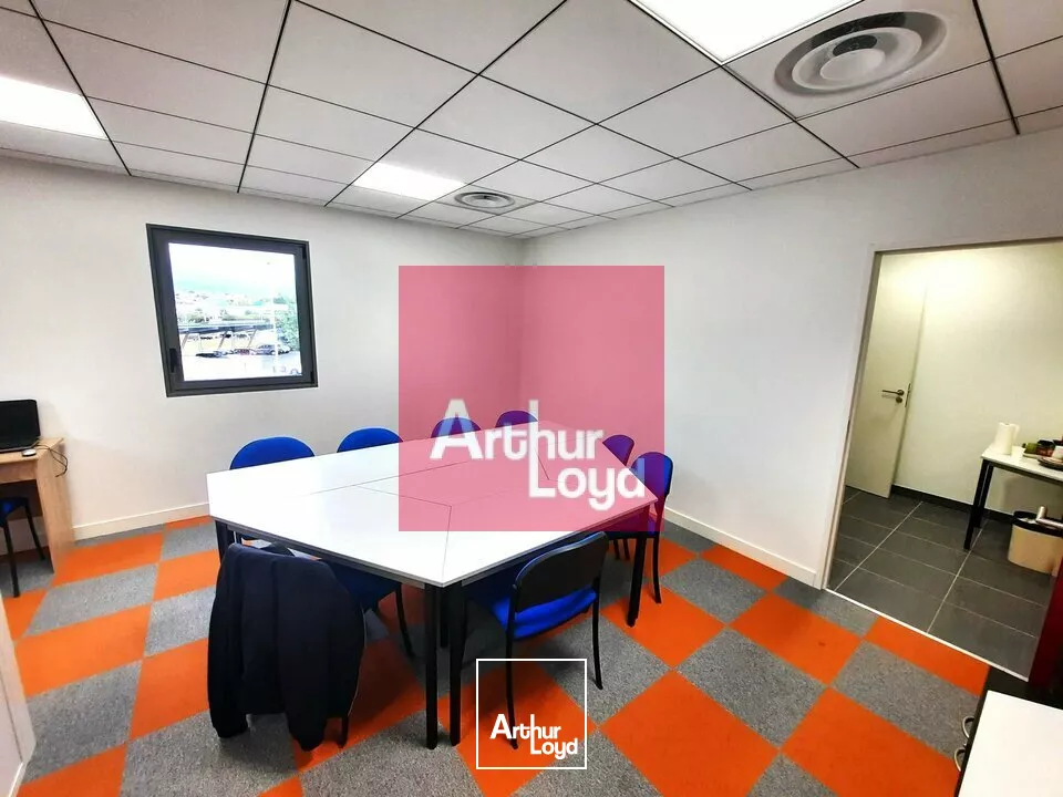 CLERMONT-FERRAND LA PARDIEU A LOUER BUREAUX 32M² -1ER ETAGE