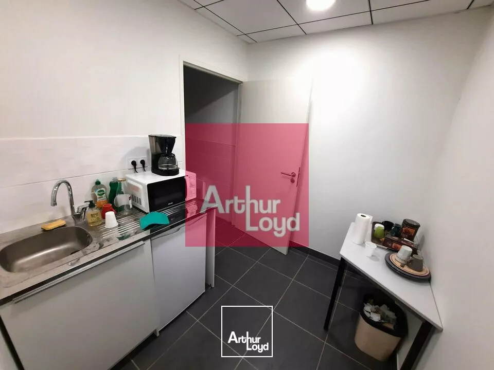 CLERMONT-FERRAND LA PARDIEU A LOUER BUREAUX 32M² -1ER ETAGE