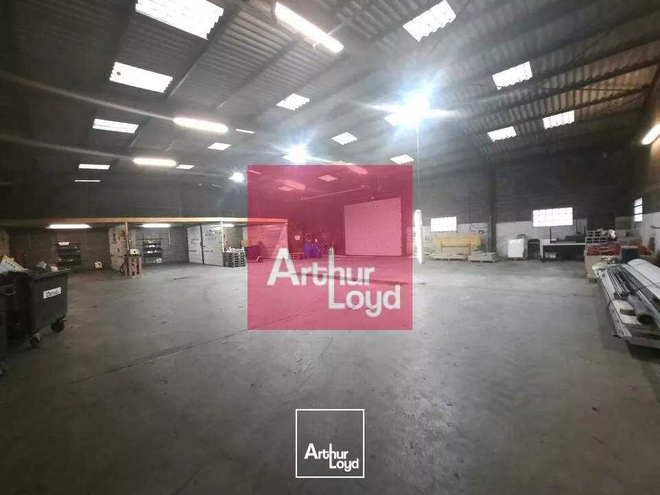 AUBIERE A LOUER LOCAL ACTIVITÉ 985 M2 - PARCELLE 2584 M²