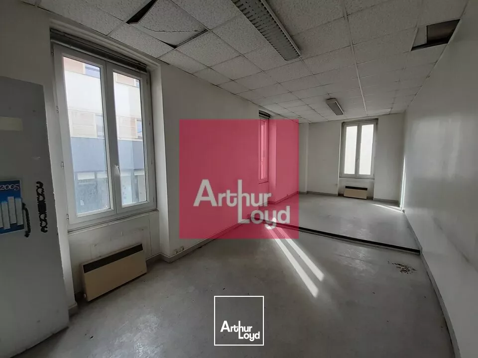 LOCAL COMMERCIAL A LOUER CLERMONT-FERRAND 240 M² +70 M² Réserves.