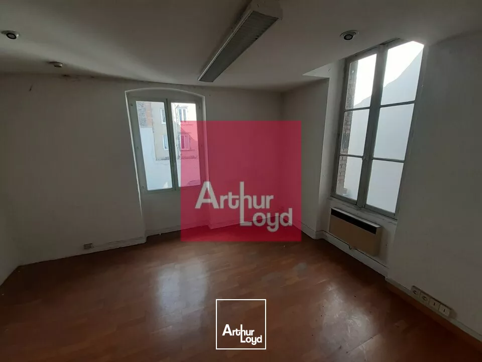 LOCAL COMMERCIAL A LOUER CLERMONT-FERRAND 240 M² +70 M² Réserves.