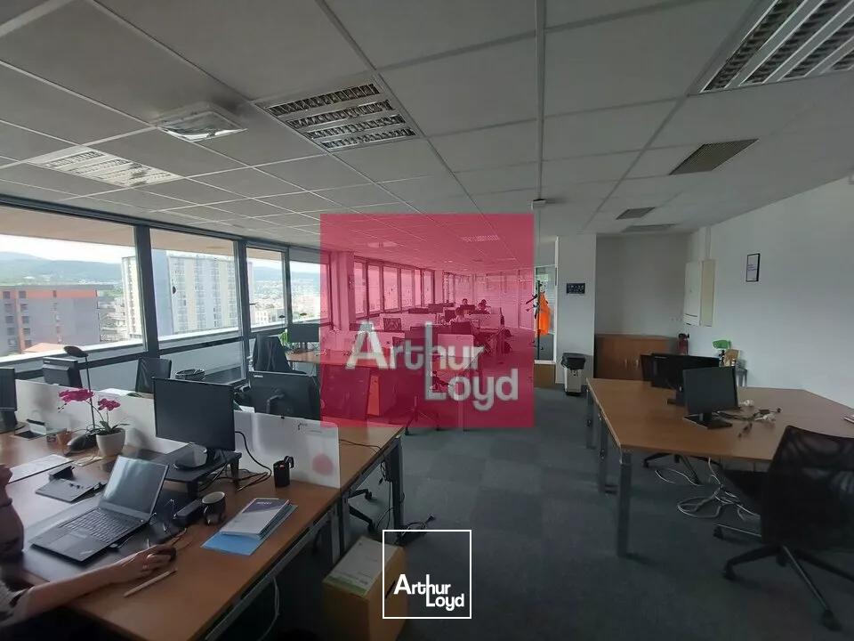 CLERMONT-FERRAND BUREAUX A LOUER 1754 m² DIVISION POSSIBLE A PARTIR DE 230 m²