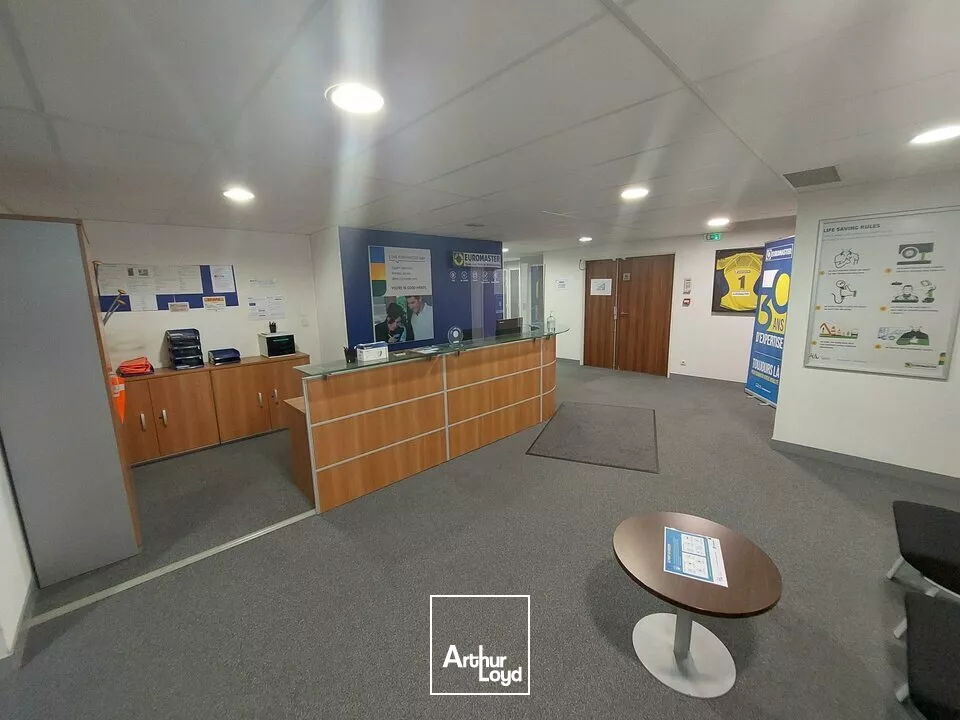 CLERMONT-FERRAND BUREAUX A LOUER 1754 m² DIVISION POSSIBLE A PARTIR DE 230 m²