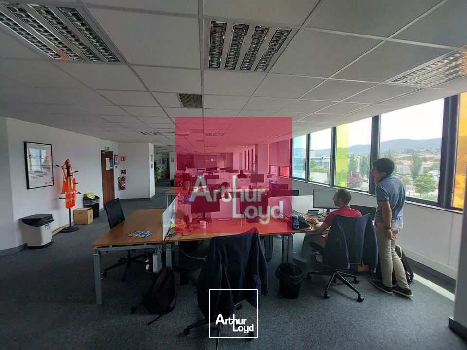 CLERMONT-FERRAND SECTEUR CHU BUREAUX A LOUER 797 m² ( division possible à partir de 230 m²)