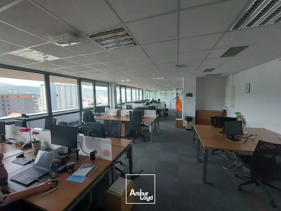 CLERMONT-FERRAND SECTEUR CHU BUREAUX A LOUER 797 m² ( division possible à partir de 230 m²)