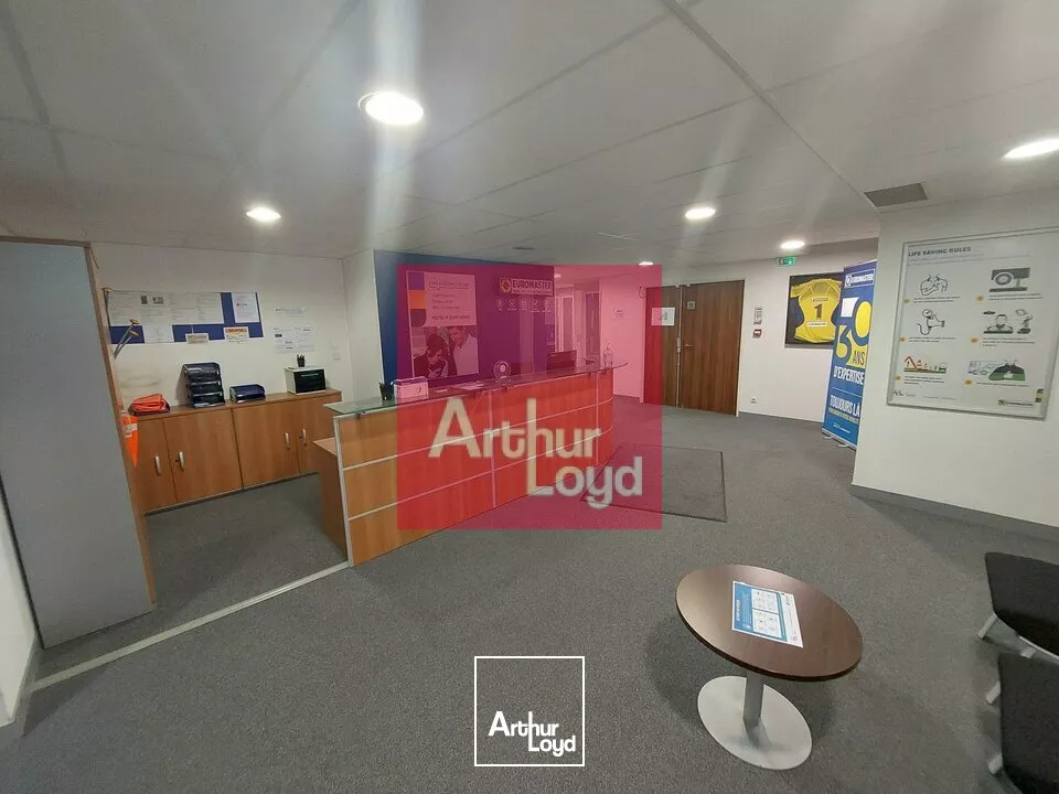 CLERMONT-FERRAND SECTEUR CHU BUREAUX A LOUER 797 m² ( division possible à partir de 230 m²)