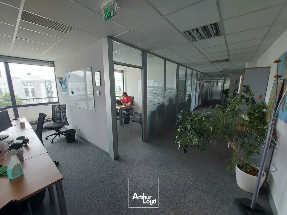 CLERMONT-FERRAND SECTEUR CHU BUREAUX A LOUER 797 m² ( division possible à partir de 230 m²)