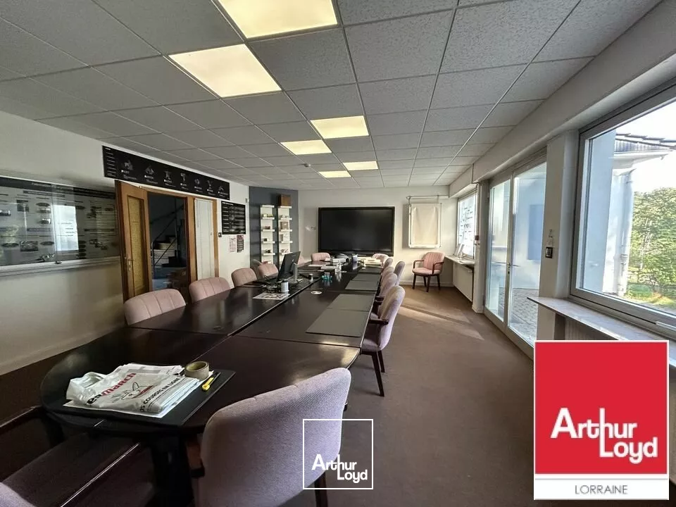 ENTREPOT - ATELIER à VENDRE de 8974 m²