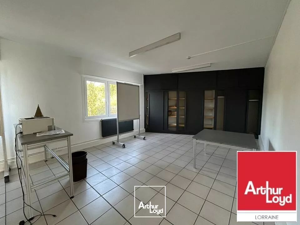 ENTREPOT - ATELIER à VENDRE de 8974 m²